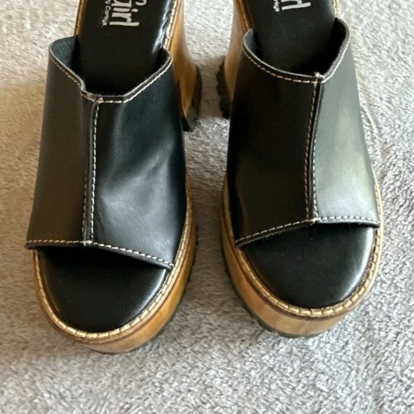 Corkys Black and Tan Hey Girl Chunky Heel Mules Size 7 - Picture 2 of 5